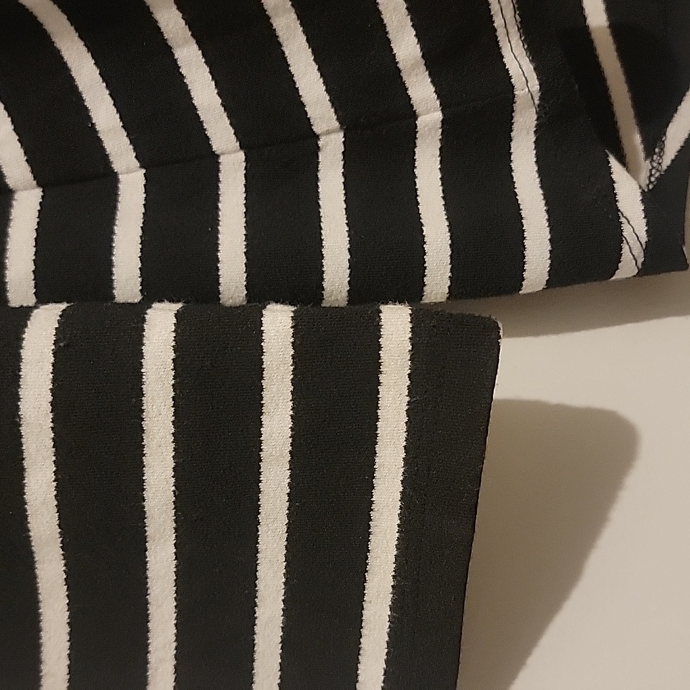 LuLaRoe Long Sleeve Top Size Lareg Black And White Stripes - Picture 3 of 6
